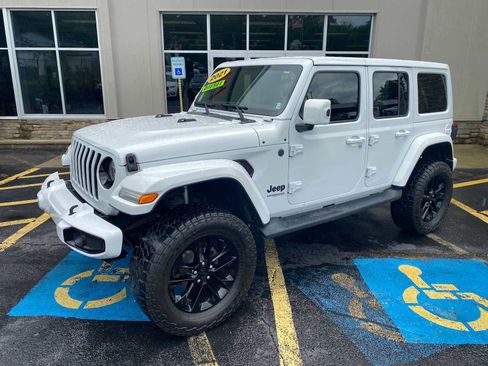 Used 2021 Jeep Wrangler Unlimited Sahara AWD/4WD image 2