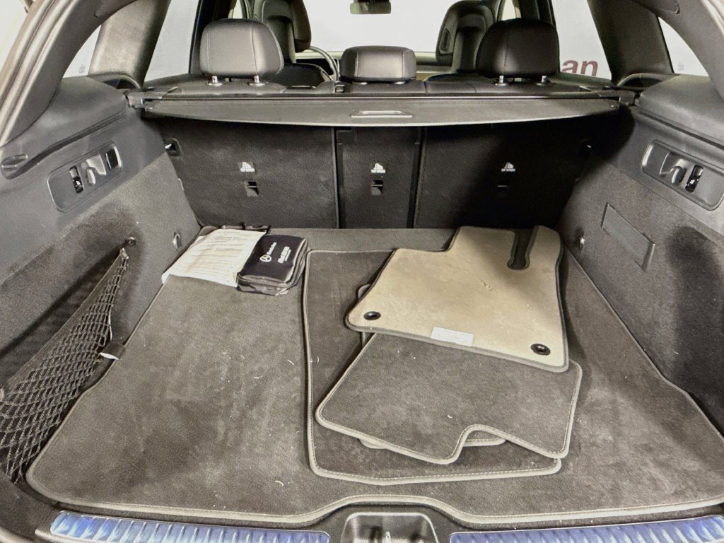 Used 2025 Mercedes-Benz GLC 300 4MATIC image 25