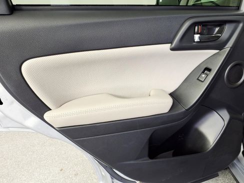 Used 2015 Subaru Forester 2.5i Touring w/ Eyesight & Navigation System image 11