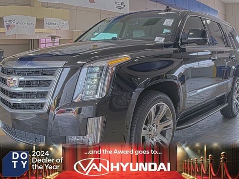 Used 2018 Cadillac Escalade Luxury image 1