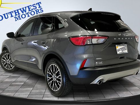 Used 2022 Ford Escape SEL image 4