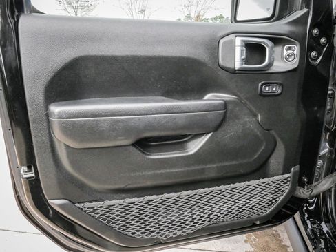 Used 2023 Jeep Wrangler Unlimited w/ Convenience Group image 14