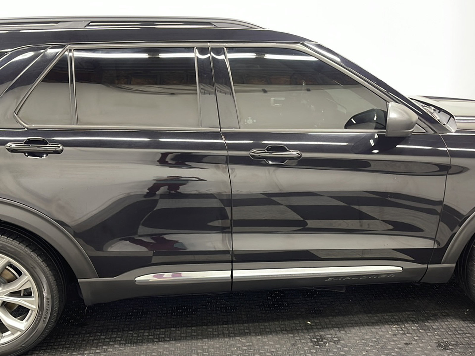 Used 2020 Ford Explorer XLT w/ Equipment Group 202A RWD image 22