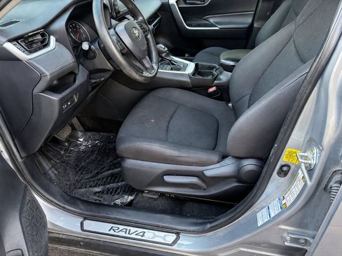 Used 2021 Toyota RAV4 LE AWD/4WD image 8