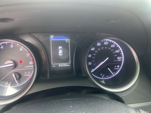 Used 2023 Toyota Camry SE image 5