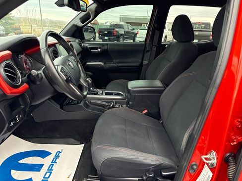 Used 2018 Toyota Tacoma TRD Off-Road image 11