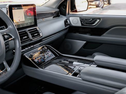 Used 2018 Lincoln Navigator Reserve w/ Technology Package image 31