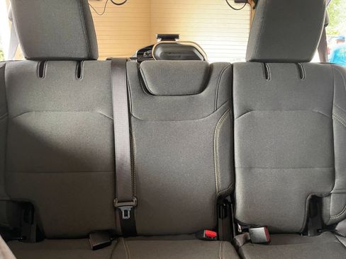 Used 2025 Jeep Wrangler Sport S image 37