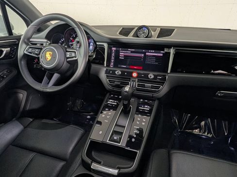 Certified 2022 Porsche Macan AWD/4WD image 22
