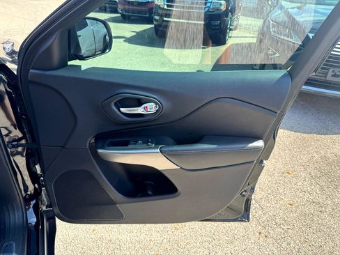 Used 2020 Jeep Cherokee Limited image 17