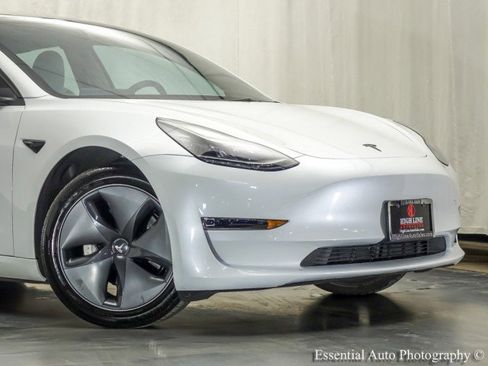 Used 2023 Tesla Model 3 Standard Range image 2