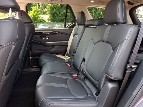 Used 2025 Honda Pilot EX-L image 8