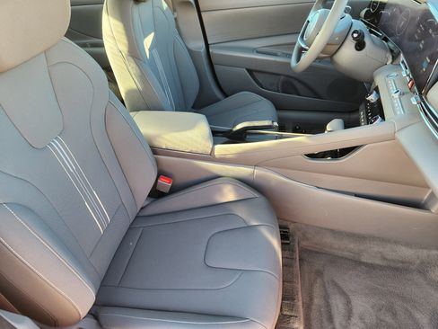 Used 2024 Hyundai Elantra SEL image 14