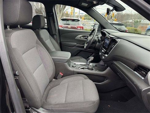 Used 2022 Chevrolet Traverse LT image 8