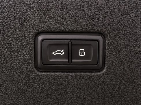 Used 2023 Audi SQ8 Prestige AWD/4WD image 19
