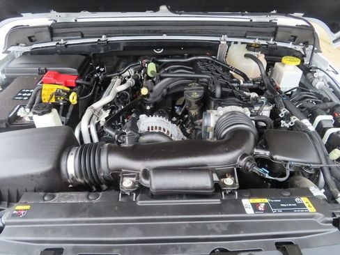Used 2022 Jeep Gladiator Sport AWD/4WD image 13