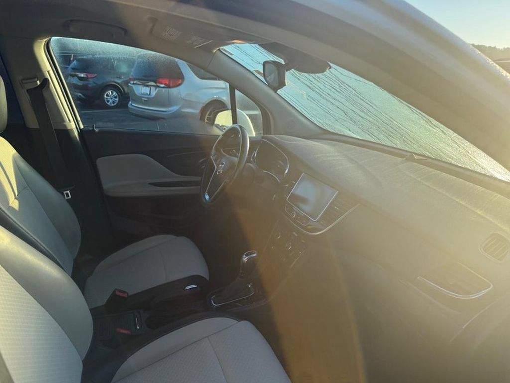 Used 2020 Buick Encore Preferred FWD image 8