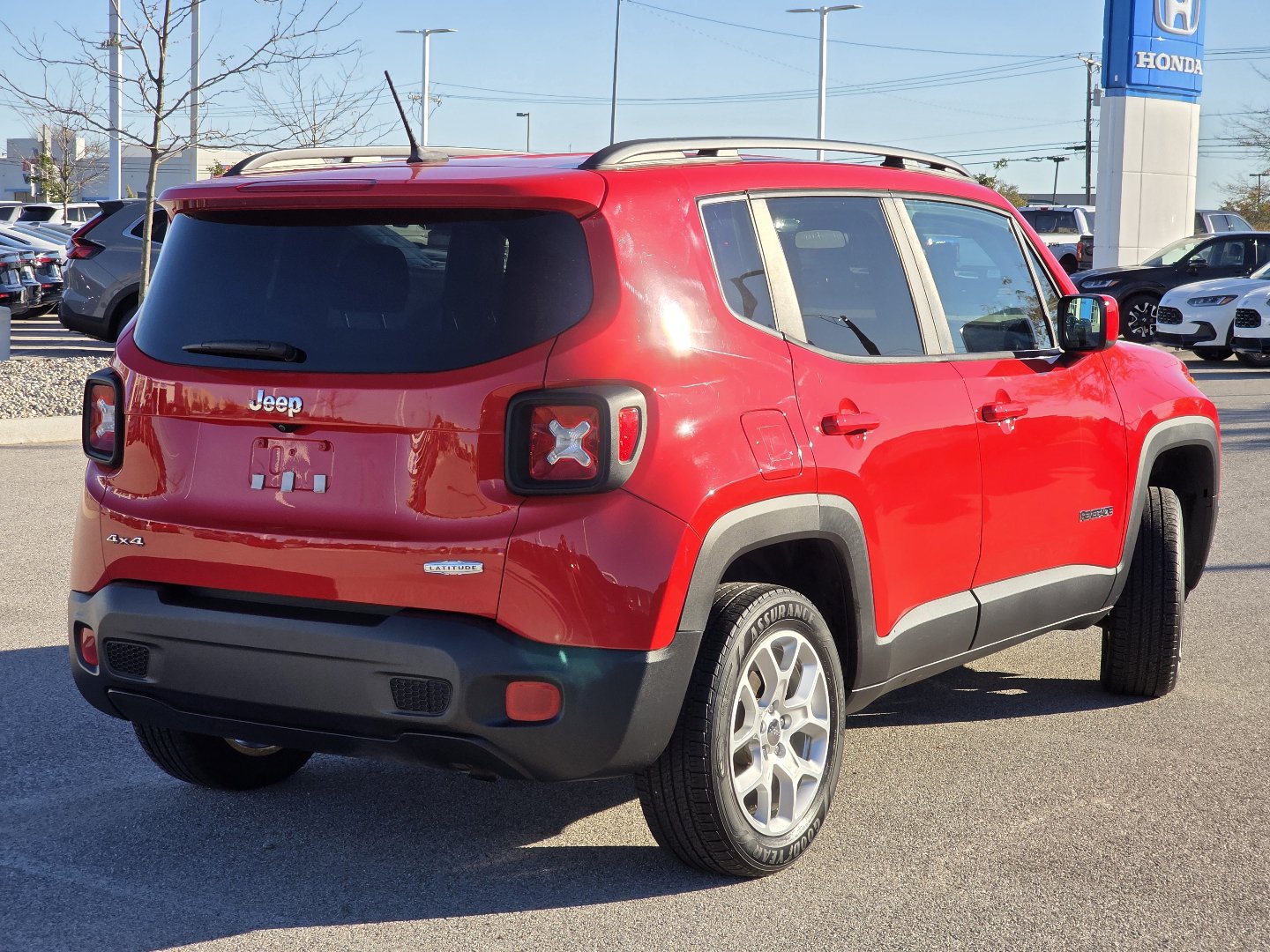 Used 2017 Jeep Renegade Latitude w/ Cold Weather Group AWD/4WD image 13