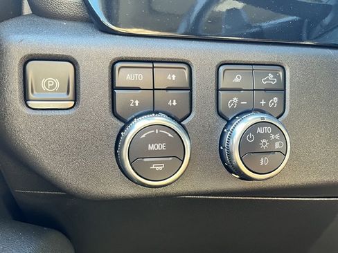 Used 2023 GMC Sierra 1500 SLT w/ SLT Convenience Package AWD/4WD image 18