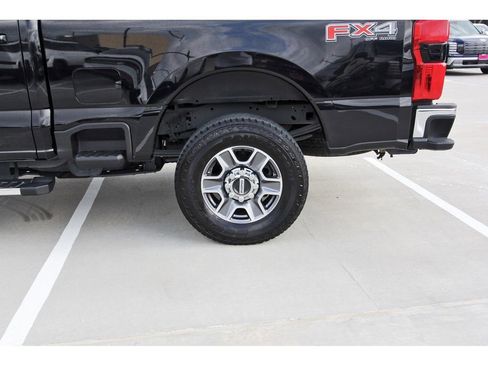 Used 2025 Ford F250 Lariat w/ FX4 Off-Road Package image 32