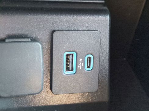Used 2023 Ford Explorer XLT w/ Equipment Group 202A RWD image 22