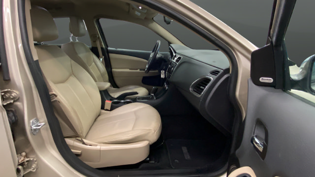 Used 2014 Chrysler 200 Limited FWD image 21