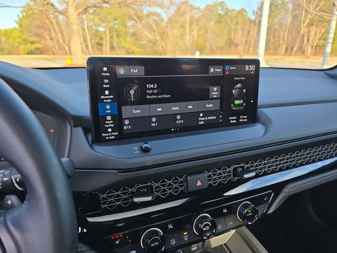 Used 2025 Honda Accord Sport image 19