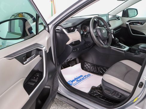 Used 2020 Toyota RAV4 XLE FWD image 3