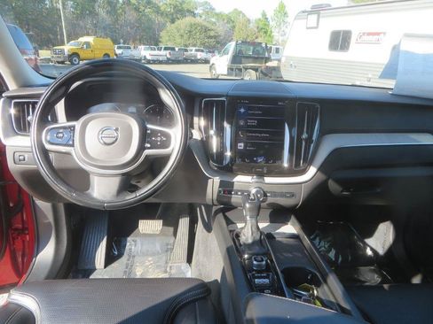 Used 2021 Volvo XC60 T6 Inscription w/ Protection Package Premier image 10