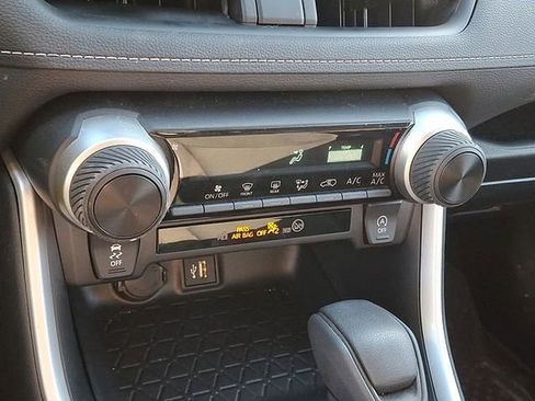 Used 2025 Toyota RAV4 LE AWD/4WD image 15