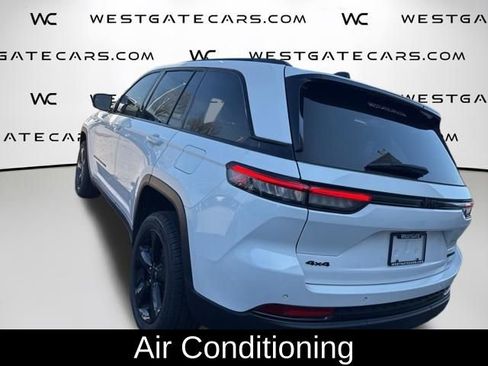 Used 2023 Jeep Grand Cherokee Limited w/ Black Appearance Package image 13