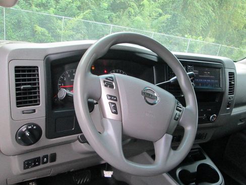 Used 2019 Nissan NV 2500 SV image 7