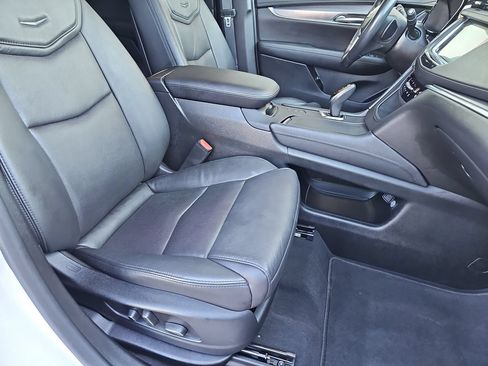 Used 2019 Cadillac XT5 Premium Luxury w/ LPO, Black Ice Package AWD/4WD image 10