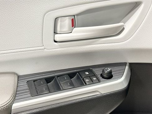 Used 2025 Toyota Sienna LE image 19