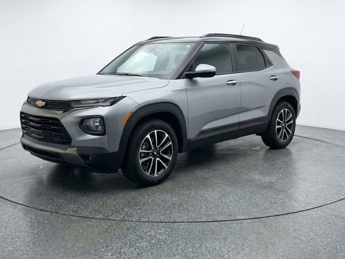 Used 2025 Chevrolet TrailBlazer LT image 3
