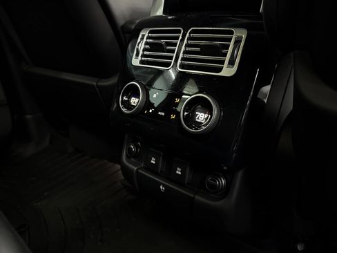 Used 2018 Land Rover Range Rover HSE image 13