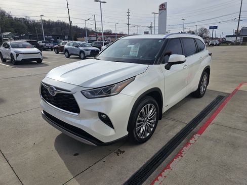 Used 2022 Toyota Highlander Platinum image 12