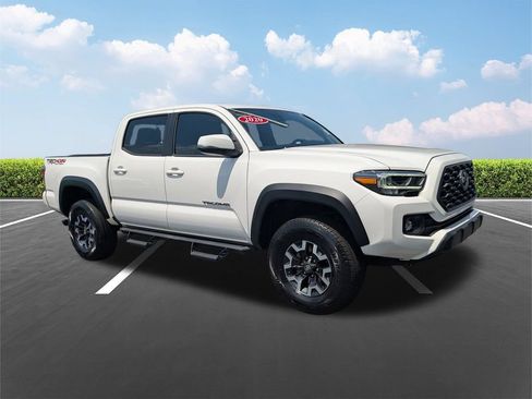 Used 2020 Toyota Tacoma TRD Off-Road w/ TRD Premium Off Road Package AWD/4WD image 2