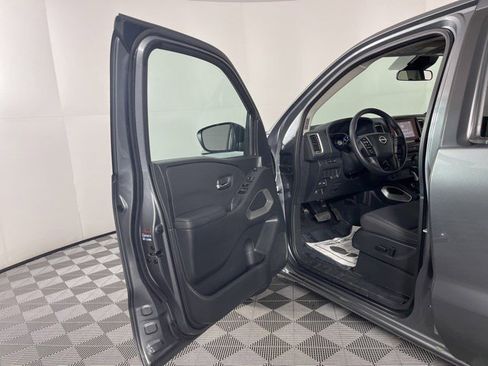 Used 2024 Nissan Frontier SV image 13