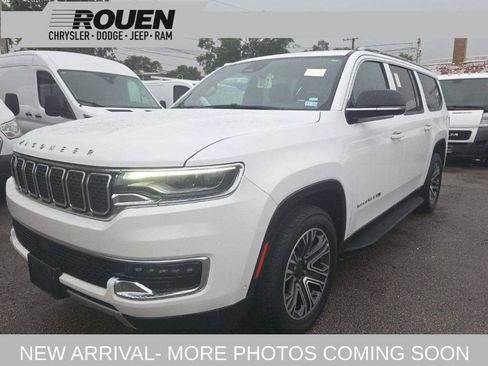 Used 2024 Jeep Wagoneer L Series II w/ Flexible Seating Group AWD/4WD image 1