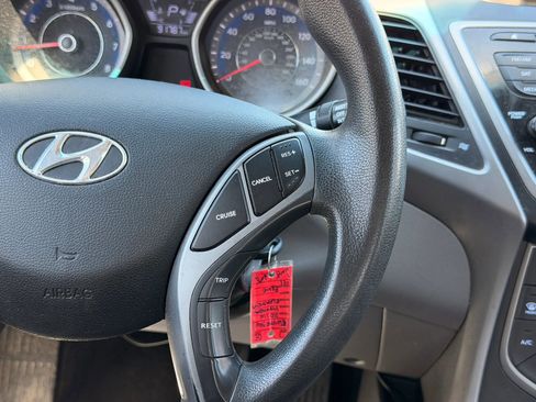 Used 2016 Hyundai Elantra SE image 23
