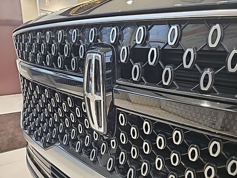 New 2025 Lincoln Navigator Reserve image 10