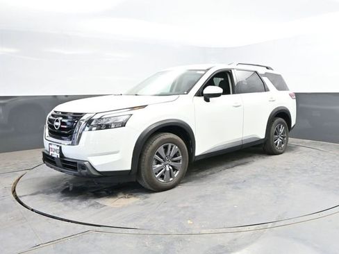 Used 2025 Nissan Pathfinder SV AWD/4WD image 4