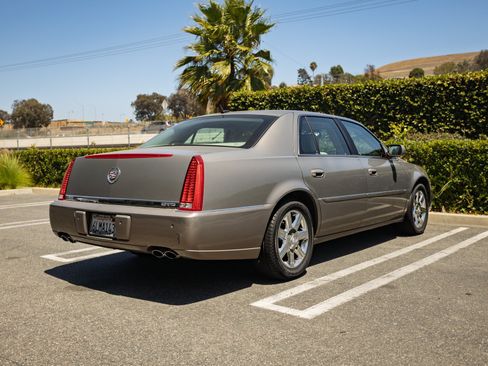 Used 2006 Cadillac DTS w/ Sun And Sound Package FWD image 4