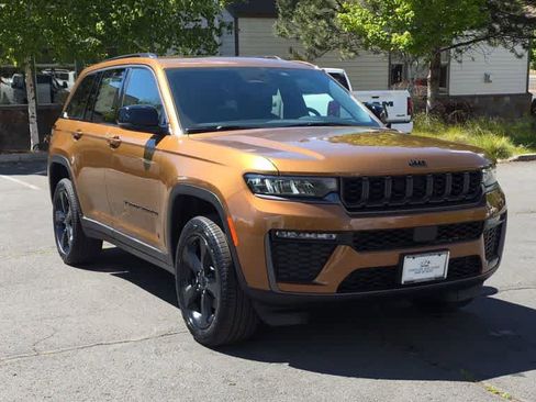New 2026 Jeep Grand Cherokee Limited AWD/4WD image 3
