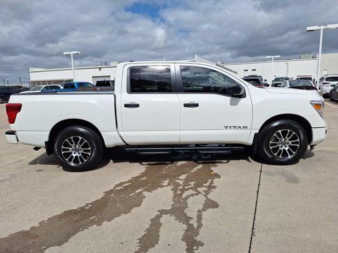 Used 2024 Nissan Titan SV w/ SV Convenience Package RWD image 7