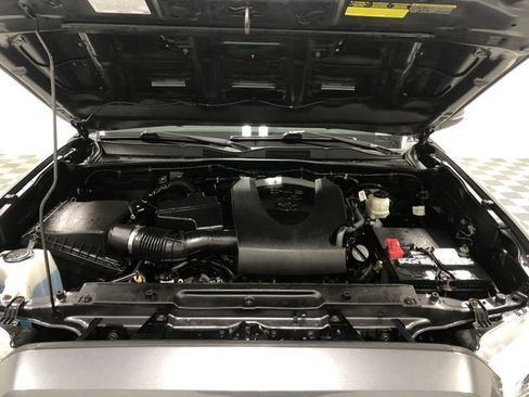 Used 2020 Toyota Tacoma TRD Sport AWD/4WD image 22