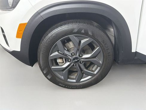 Used 2024 Kia Seltos LX AWD/4WD image 32