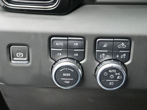 Used 2024 GMC Sierra 1500 AT4 w/ Technology Package image 30