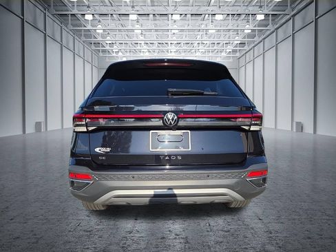 Used 2025 Volkswagen Taos SE FWD image 7